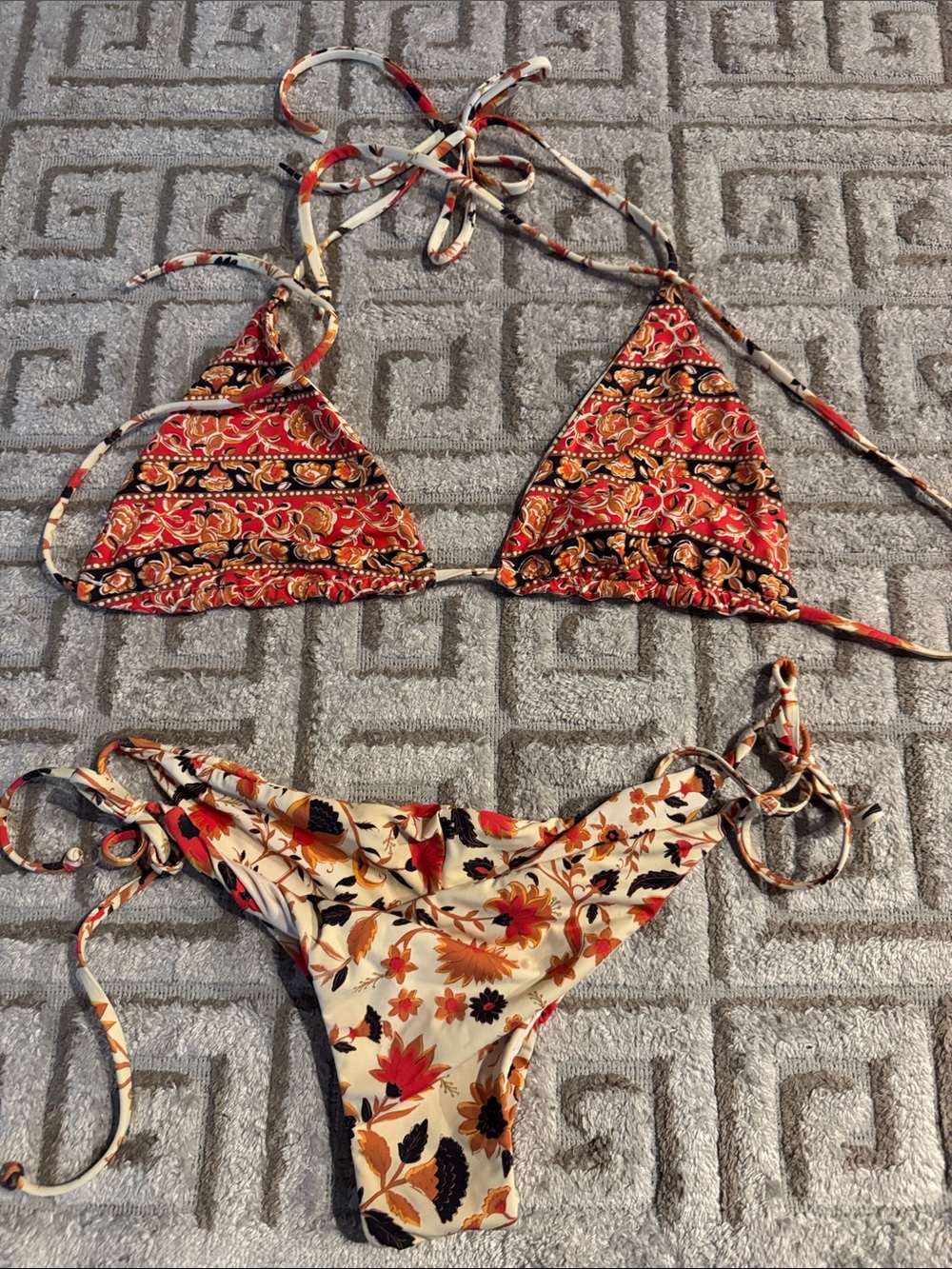 Billabong Cream Floral Bikini with Orange and Black Accents - Picture 4 of 4